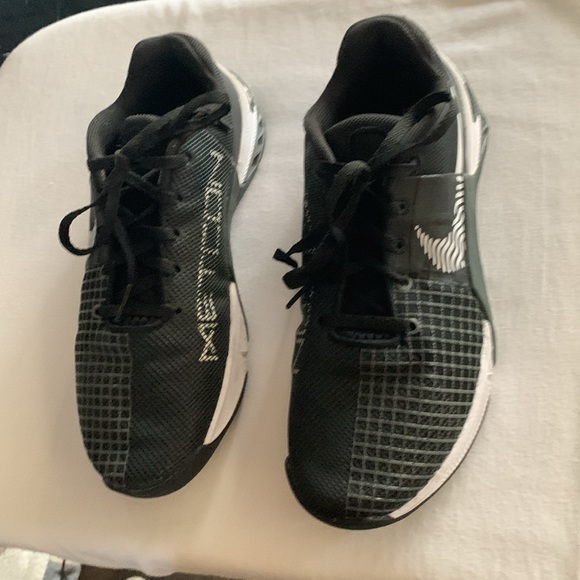 Nike metcon runners. Worn 2 x. Bought wrong size in Vegas. Great 4 activities - Picture 2 of 8